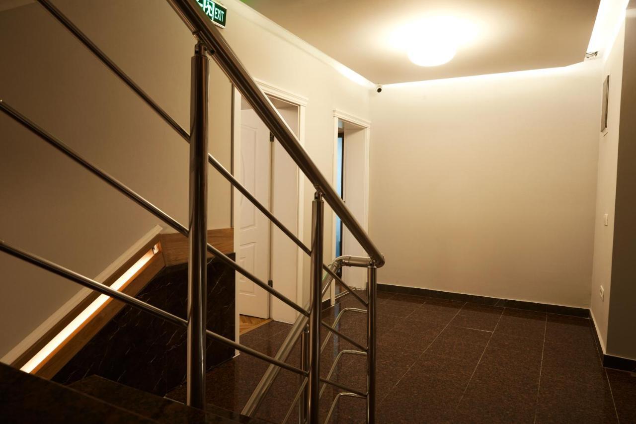 Amico Hotel Приштина Экстерьер фото